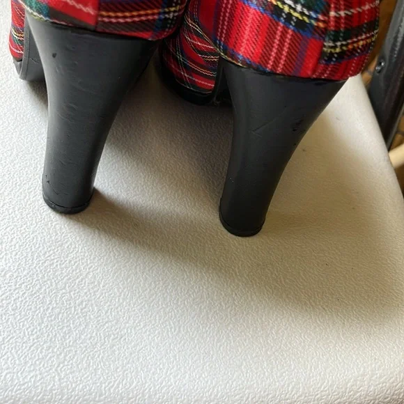 Charles Albert Women's Red Plaid Peep Toe Heels - Picture 3 of 7